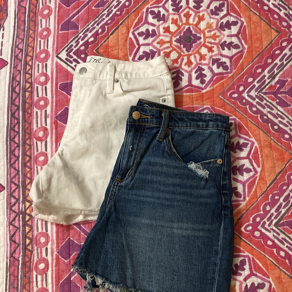 2 pairs Universal Thread shorts sz 6